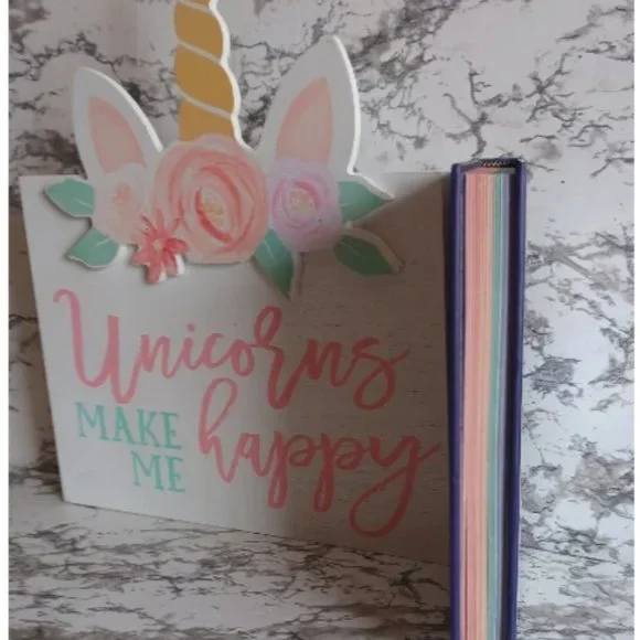 UNICORN GIFT SET: hardcover book and wall decor - Picture 7 of 7
